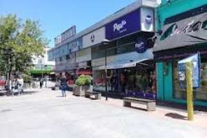 Un grupo de comerciantes del centro se opone a la apertura al tránsito de la peatonal Sarandí