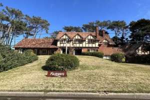 Rematan dos residencias de Punta del Este