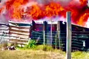 Bomberos de San Carlos extinguieron un incendio generalizado en una vivienda en balneario Buenos Aires; no se descarta la intencionalidad