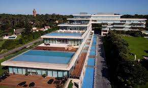 Vendió porcelanato de mala calidad y ahora deberá pagar más de 400 mil dólares al desarrollista de complejo "Acqua"