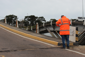 Técnicos del MTOP observaron “cabeceras” del puente “nuevo” de La Barra y presentarán informe
