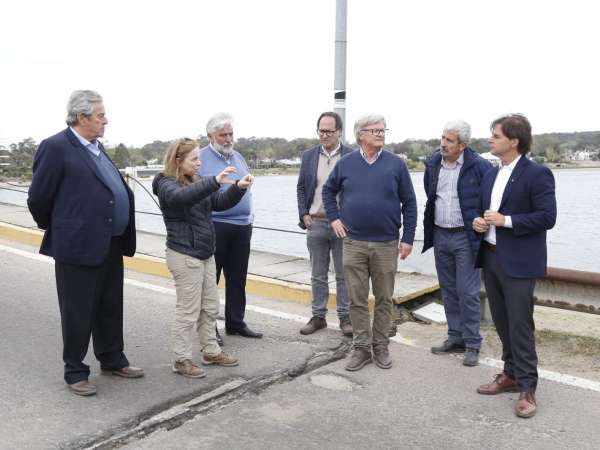 Lacalle Pou y Antía recorrieron puente afectado por rotura en La Barra