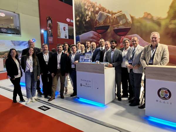 Maldonado con escasa presencia empresarial pero nutrida delegación de la junta departamental en la FIT