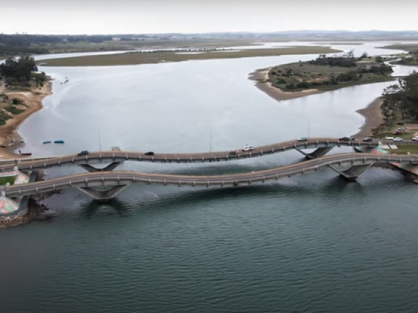 Hay que apuntalar puente de La Barra porque “curvatura” sigue bajando