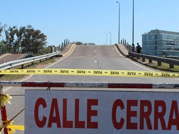 La Armada prohibió navegación en la zona del puente La Barra mientras Antía afirmó que la recuperación es posible para la temporada