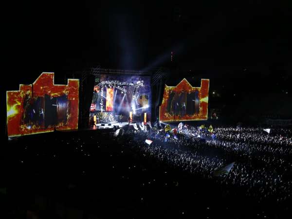 Las bandas locales Viejo Perro y Sucia Esquina le hicieron el aguante a La Renga en el campus