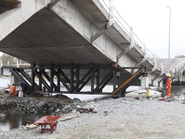 Se logró estabilizar el puente dañado de La Barra y se detuvo la caída que tenía cada día