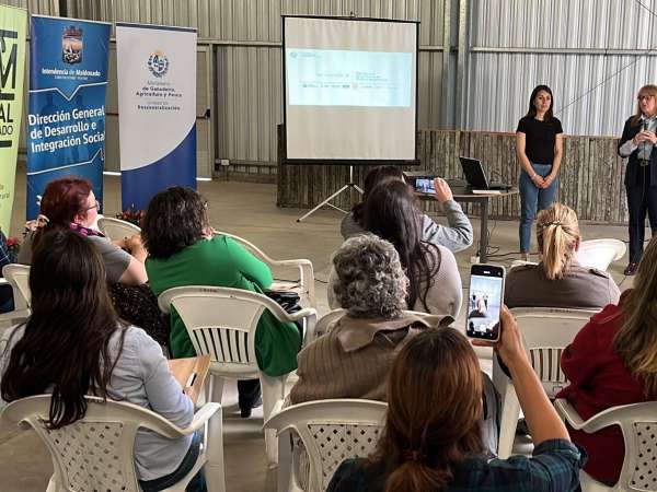 Graziuso asistió a charlas convocadas por la Sociedad de Fomento Rural e Industrial de Maldonado