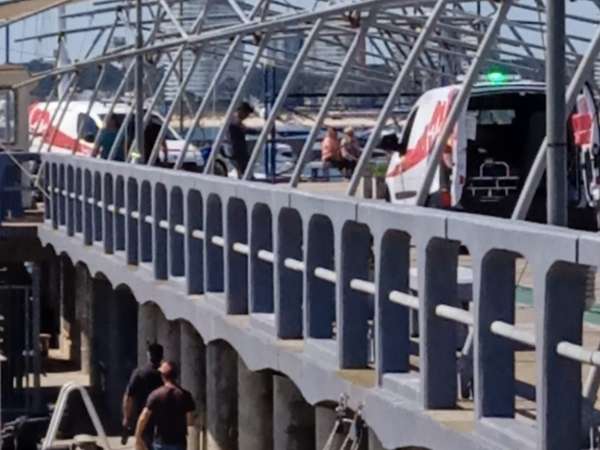 Varias jóvenes fueron traídas de la isla y debieron ser atendidas por emergencias móviles en el puerto de Punta del Este; 4 están internadas 