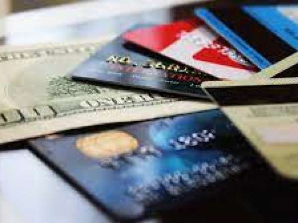 Los turistas extranjeros podrán pagar con tarjeta sus compras en Argentina a un mejor valor del precio oficial del dólar (290 pesos)