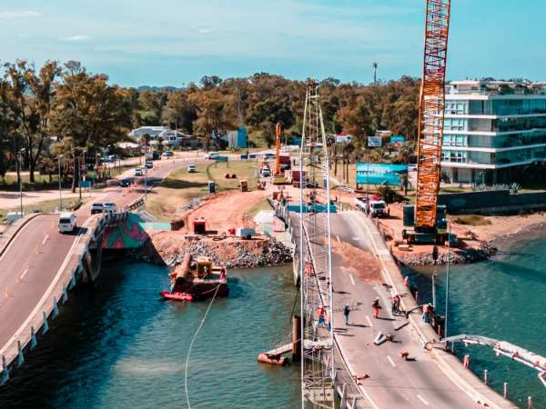 Antía adelantó que habrá un tercer puente sobre el arroyo Maldonado y en 15 días podría quedar habilitado al tránsito liviano el puente ondulante actualmente en reparación