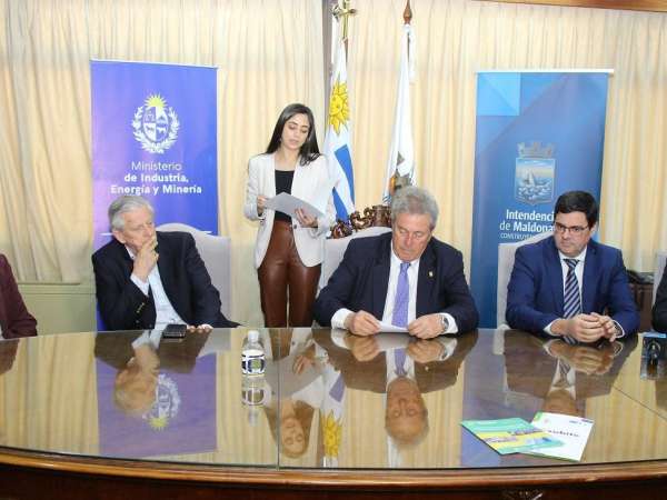 Intendencia recibirá aporte técnico y financiero de la Dirección de Energía para realización de obra energética