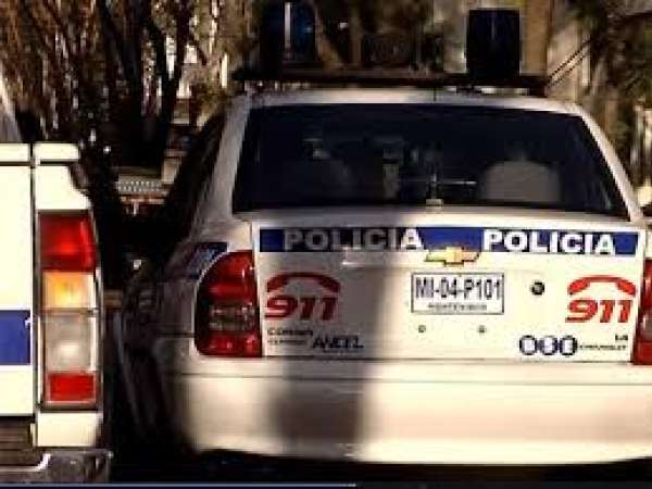 Hombre fuera de sí arremetió con un hacha contra la policía