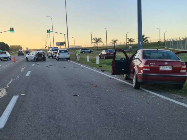 Una mujer lesionada fue el saldo de un choque por alcance frente al aeropuerto de Laguna del Sauce