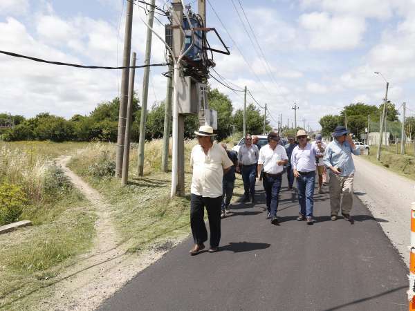 Fuerte inversión en San Carlos: intendente Antía recorrió obras en el lugar