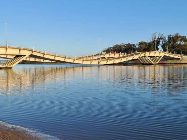 Intendencia de Maldonado multó camiones que intentaron cruzar por puente de La Barra