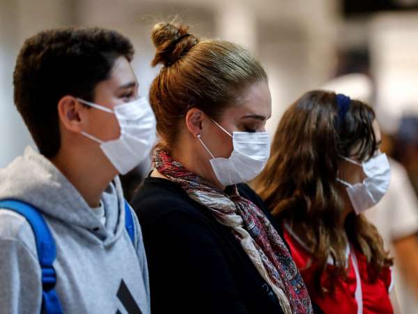 Tapabocas es obligatorio para personas con síntomas, personal sanitario y centros de salud y “altamente recomendado” para ómnibus, refugios y cuidadores