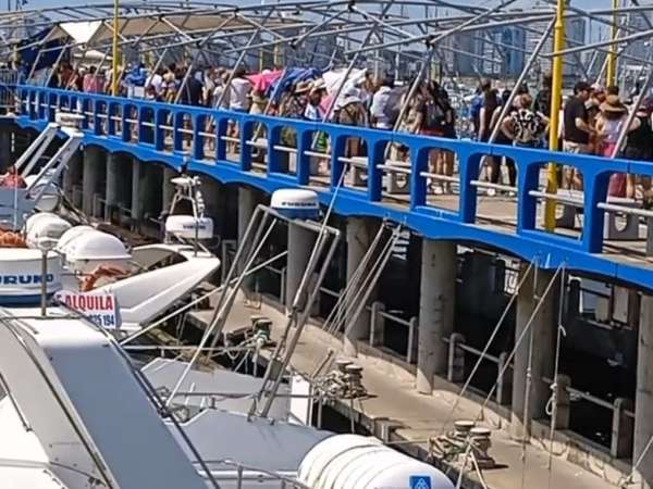 Cruceristas protestaron en Punta del Este por esperar al rayo del sol para embarcar