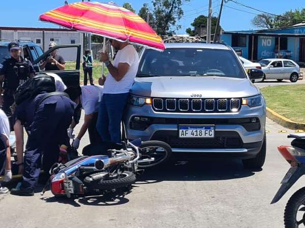 Motonetista lesionada tras chocar con auto en evenida Ferreira Aldunate y Luis Alberto de Herrera