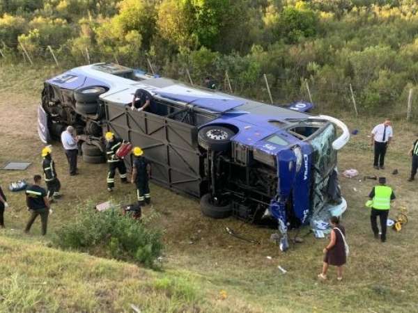 Se conoce el estado de salud de pasajeros del Copsa 540; el vuelco dejó un muerto, una persona grave, 8 lesionados y 5 altas