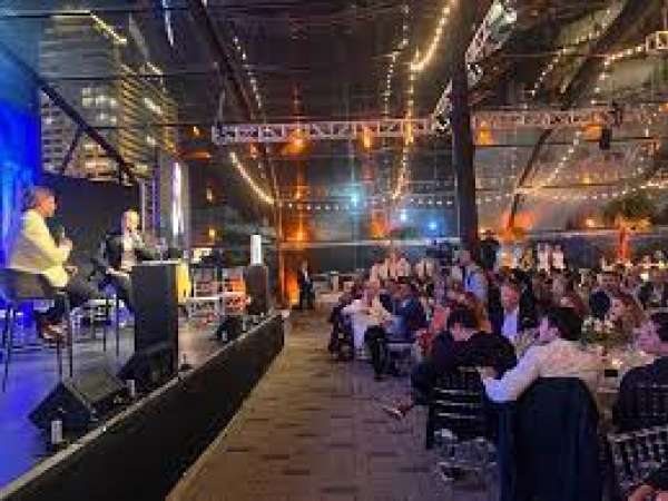 Obra de Atchugarry subastada en 60 mil dólares y camiseta firmada por Messi en U$S 14 mil adquirida por el empresario Alejandro Roemmers