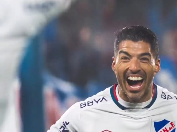 ¿Vuelve Luis Suárez a Nacional? El técnico del club dijo que hablará con él, Perchman mencionó un amistoso con Messi y en redes se menciona hasta del colegio en que anotó a sus hijos.