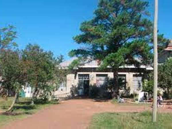 Primaria agradece a todas las entidades y población que colaboraron para evitar que incendio afectara la Escuela 37 de Pueblo Obrero en Piriápolis.