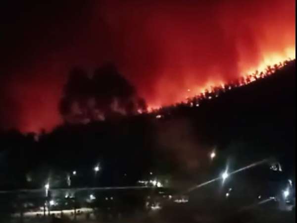 Esta madrugada arde una parte del cerro El Toro en Piriápolis