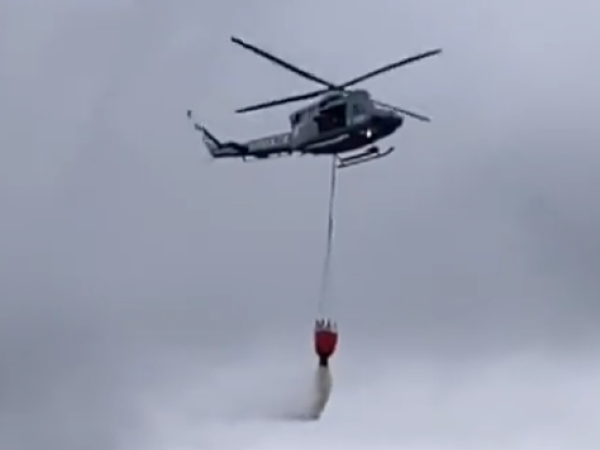 Una sola aeronave arrojó 75.000 litros de agua sobre el incendio