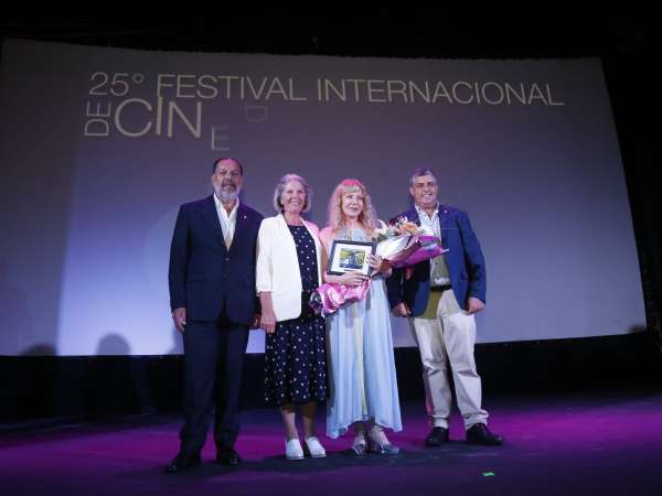 Al abrirse el Festival de Cine de Punta del Este, Antía destacó la inversión en cultura y Cecilia Roth fue reconocida por su trayectoria 