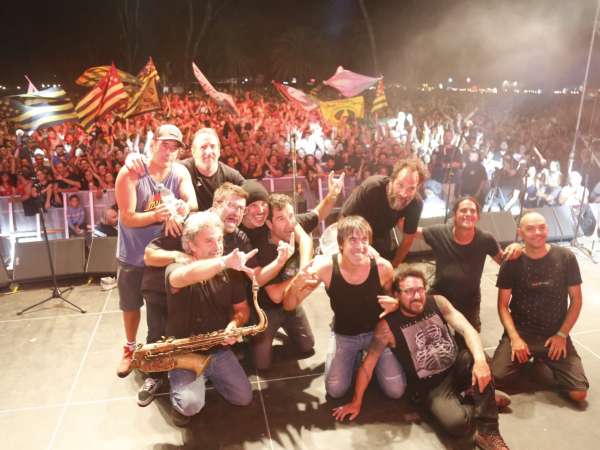 La actuación de La Vela Puerca en la Zona Joven reunió a más de 25 mil personas