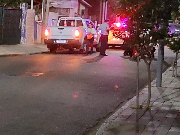 En confuso episodio una mujer fue encontrada tirada en la vía pública en la madrugada