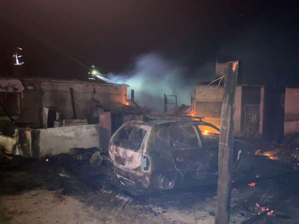 Bomberos sofocó un incendio que afectó una casa, galpón y un automóvil en ruta 9