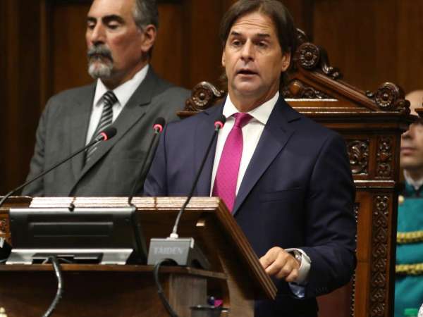 Lacalle Pou: Unos 80.000 uruguayos dejarán de pagar IRPF e IASS