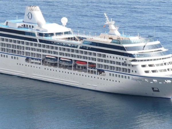 Crucero Insignia arribó a Punta del Este en escala de su travesía transatlántica