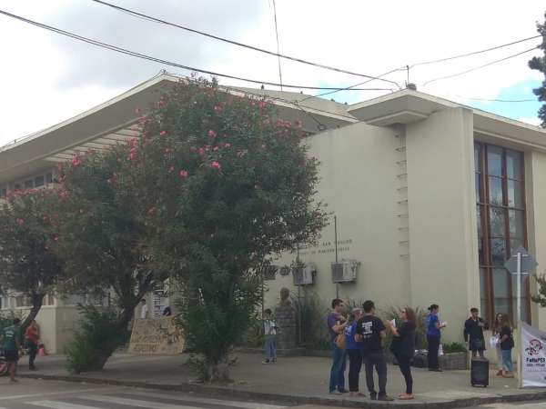 Piden más grupos en el Liceo 1 de San Carlos que tiene entre 30 y 40 alumnos por clase
