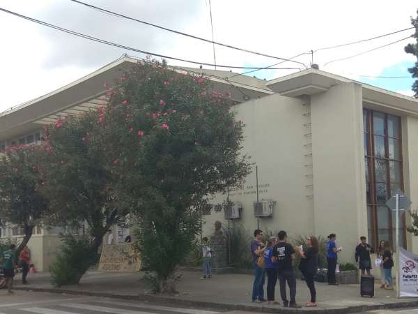 Piden más grupos en el Liceo 1 de San Carlos que tiene entre 30 y 40 alumnos por clase