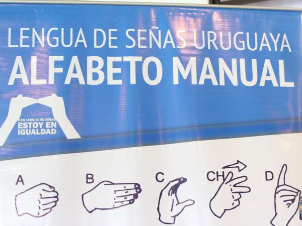 Con apoyo del municipio, la Escuela de Lengua de Señas comienza sus cursos en Maldonado