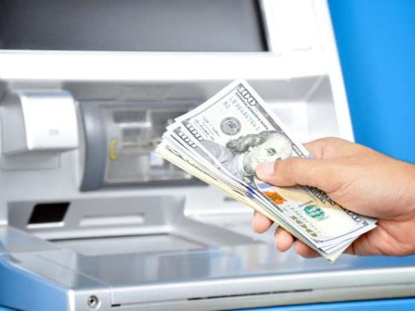 Una mujer que usaba la tarjeta de crédito de su empleadora – más de 20.000 dólares - fue condenada por apropiación indebida 