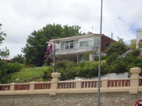 Fue subastada una casa ubicada en el Cerro San Antonio con una vista privilegiada de la bahía de Piriápolis