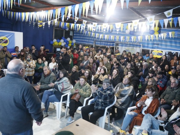 Abella dijo que gobernará con la ropa de Antía, pero los zapatos van a ser de él