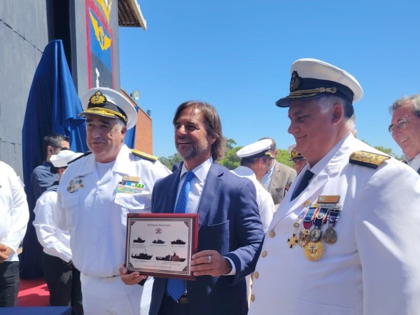 Lacalle Pou participó del centenario de la Aviación Naval