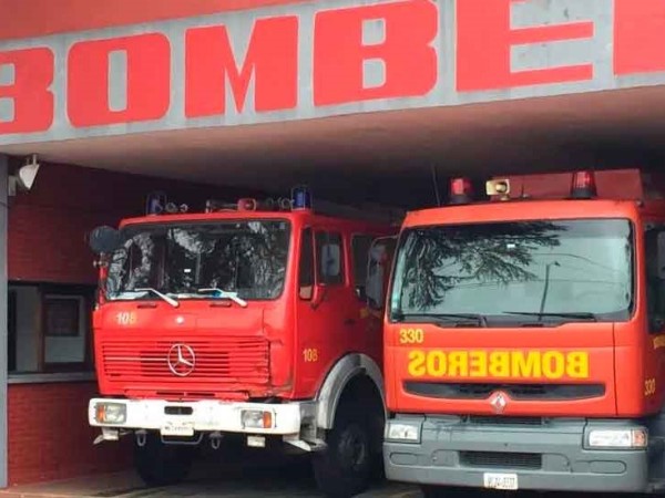 Un hombre estaba cocinando dos huevos fritos e incendió parte de su casa en barrio Hipódromo