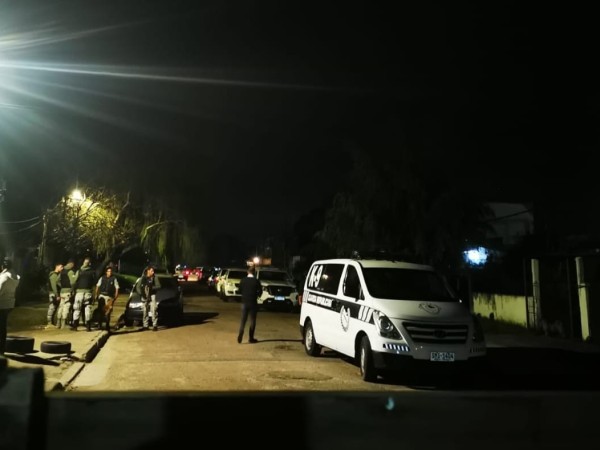 Un joven está herido tras ser baleado en Maldonado Nuevo; hay dos personas detenidas