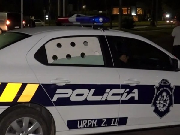 Una mujer lesionó a dos funcionarias policiales luego de ser detenida por el hurto de una moto