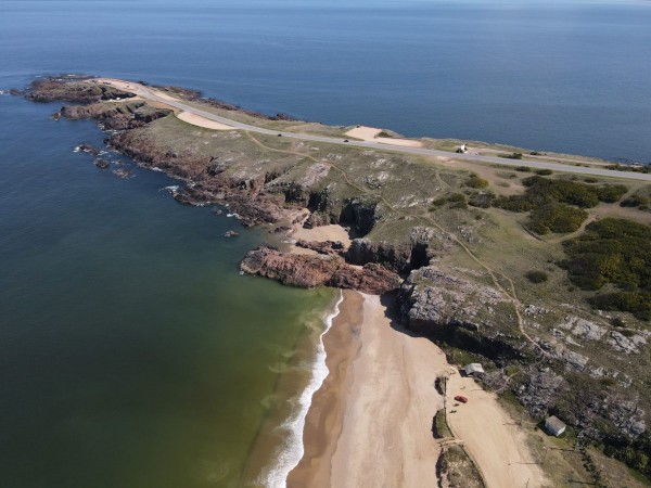 Voladuras con explosivos en Punta Ballena degradará el sitio e impactará en las grutas