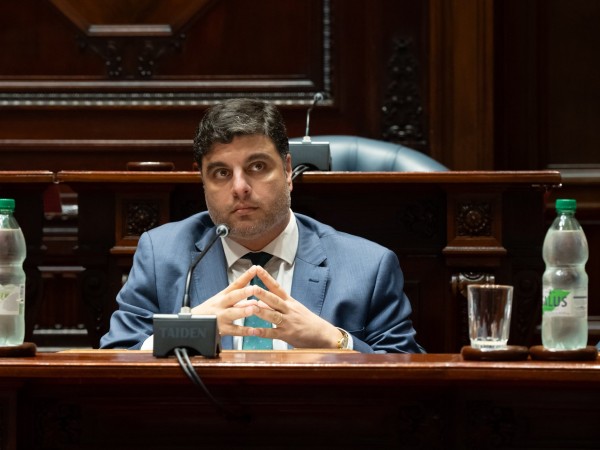 Diputado Jisdonian señaló discrepancias de los dirigentes con el proyecto para prevenir la violencia en el fútbol