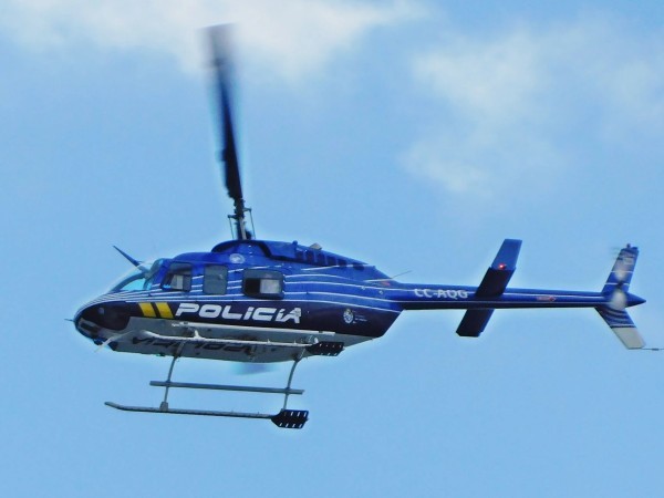 Helicóptero policial colabora con la búsqueda de una persona que, al ser identificada, se dio a la fuga