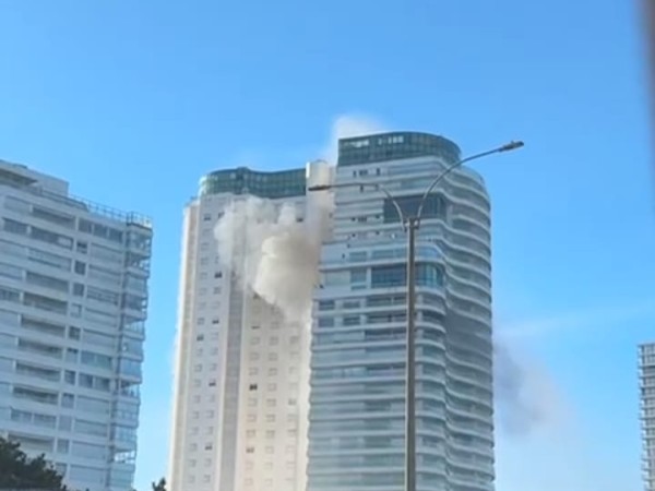 Bomberos extinguió incendio en edificio de Punta del Este