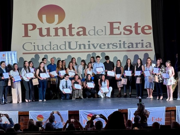 44 estudiantes de Ma...